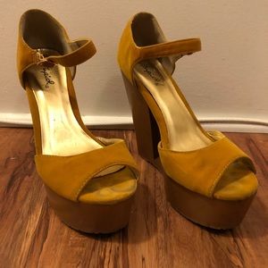 Mustard colored wedges
